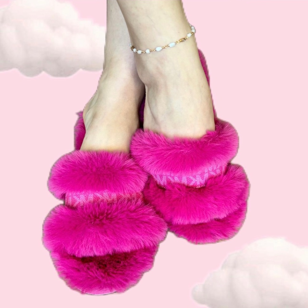 Michael Kors Fluffy Slip Ons